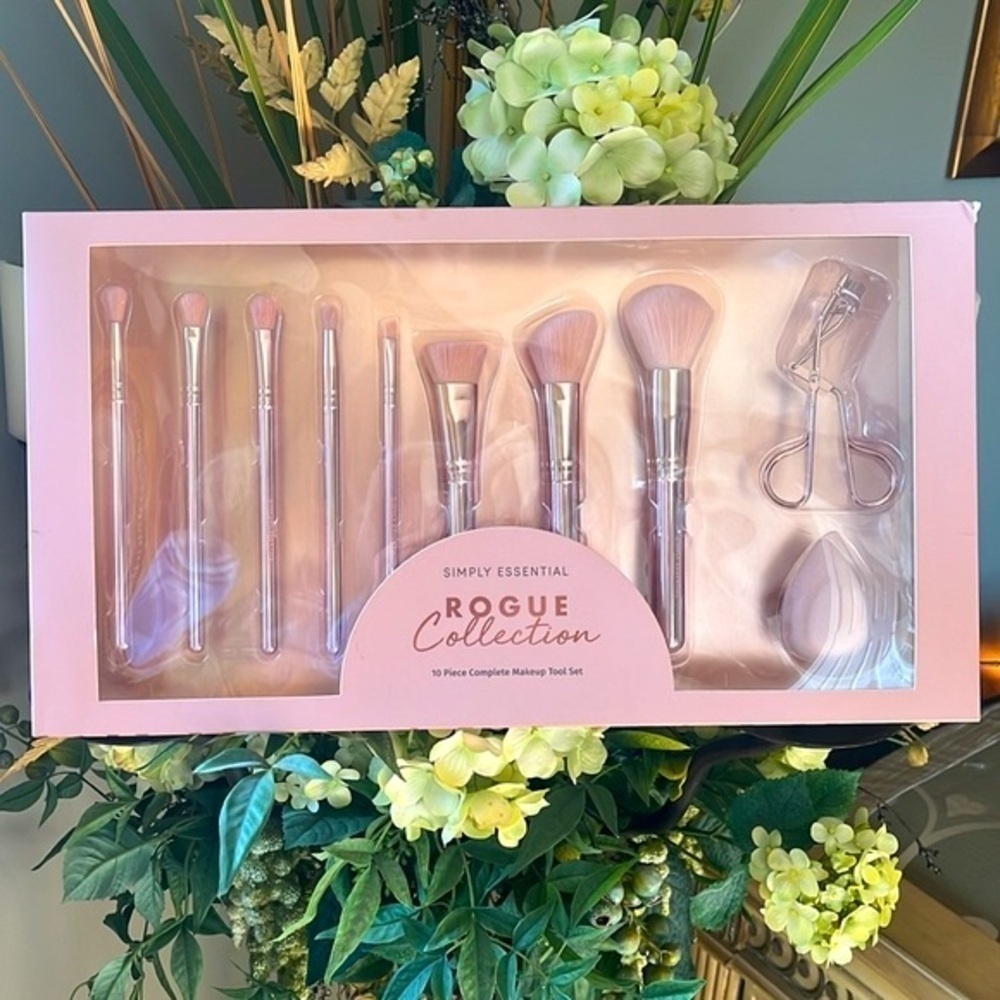 Brand New 10-Piece Makeup Brush & Tool Set Pale Pink Metallic Beauty Blender